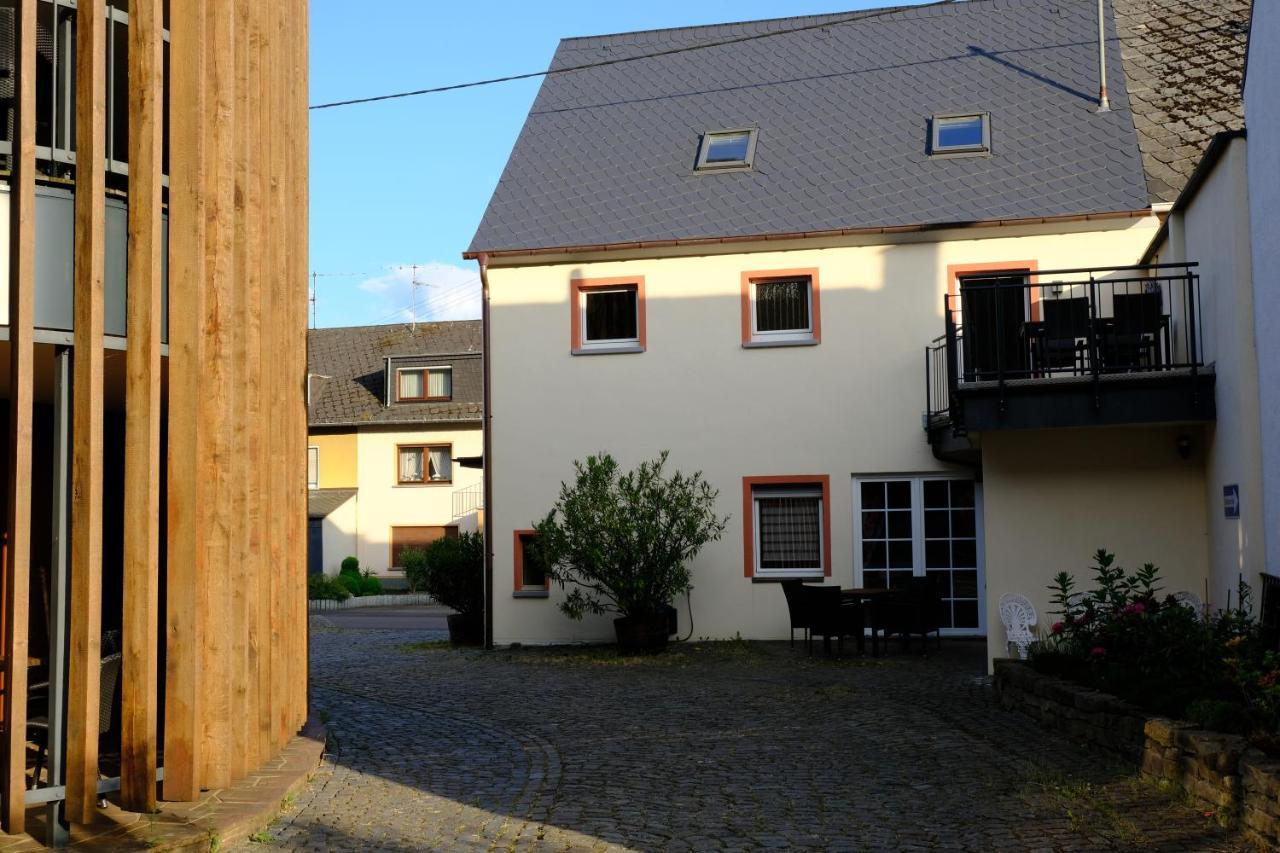 Ferienwohnungen Weingut Und Vinothek Regnery Klusserath Buitenkant foto